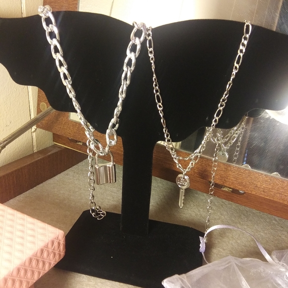 Silver Tone Lock and Key Layered Necklac - Picture 11 of 11